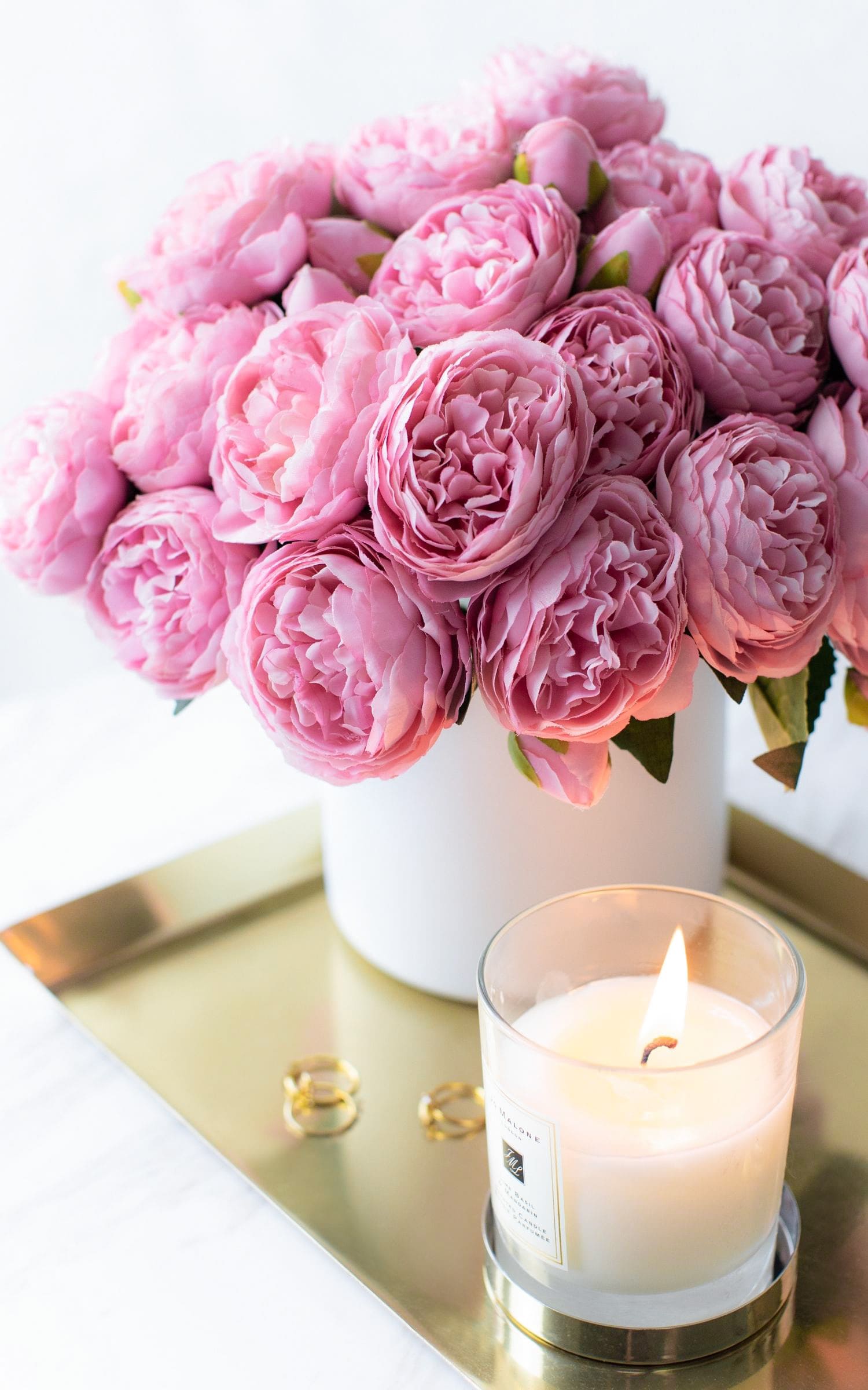 Peonias Rosas en Florero Blanco Grande